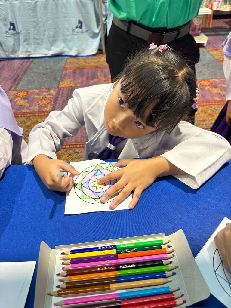ศิลปะบำบัดฝึกการจดจ่อ (Mandala)
